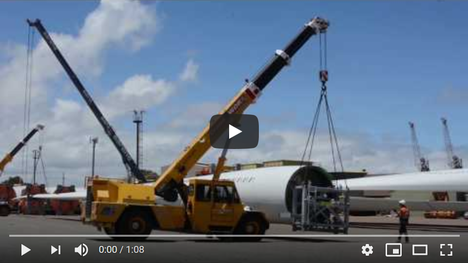 AAL Newcastle - Discharging Windmill Blades in Adelaide