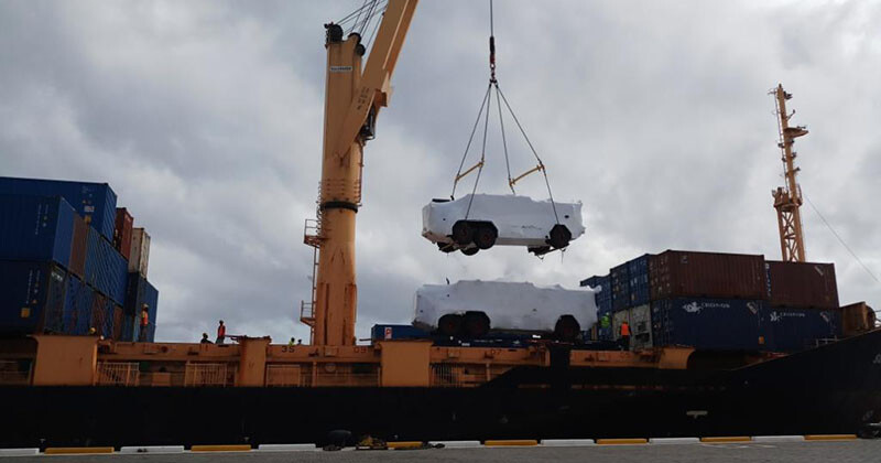 Crane lifting a large vehicle