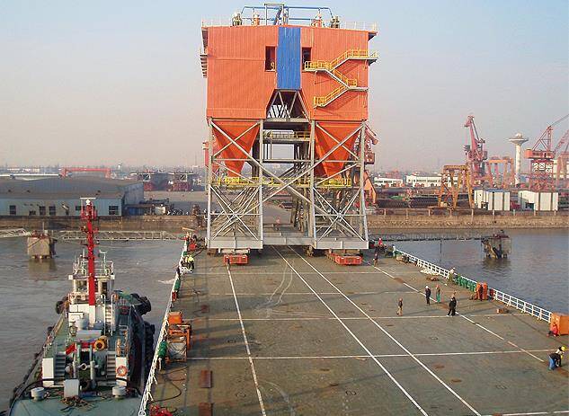 Three Large Modules Shipped on the Yangtze 01
